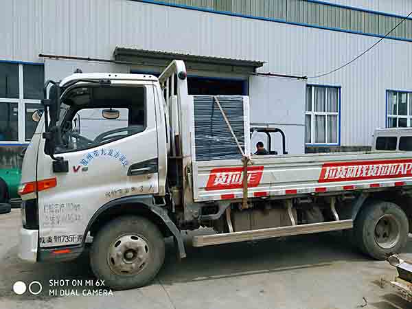 永磁變頻空壓機22KW發(fā)膠州，應(yīng)用于玻璃制品行業(yè)