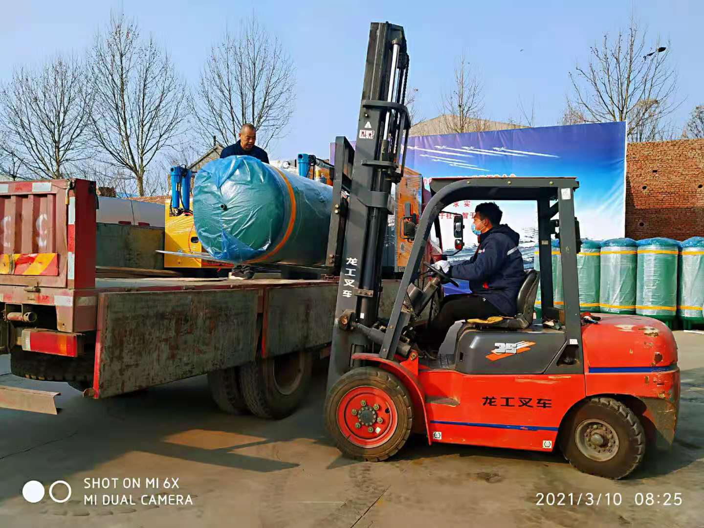 37KW+雙級(jí)壓縮永磁變頻空壓機(jī)55KW發(fā)膠州